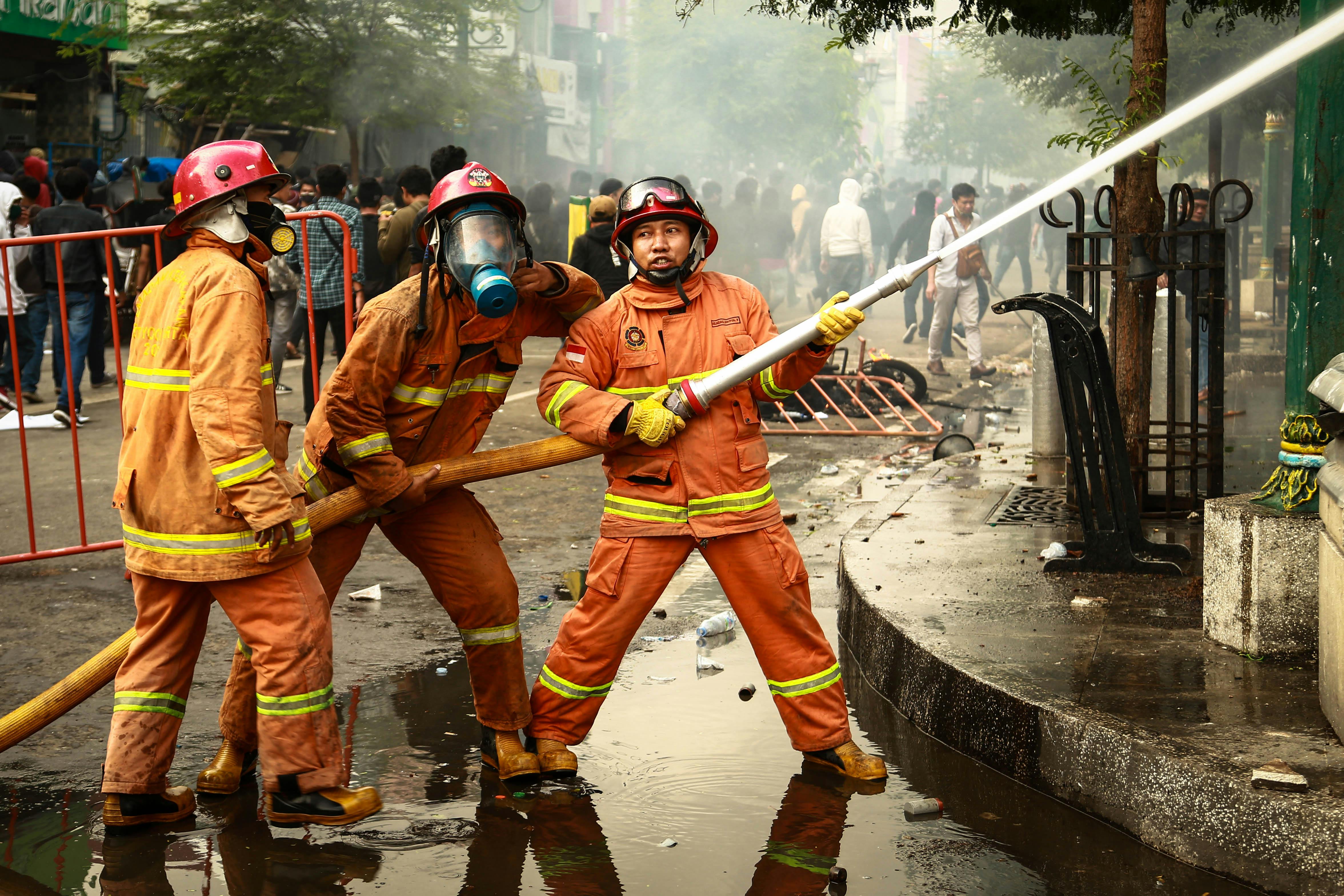 firefighter early response because of business fire alarm